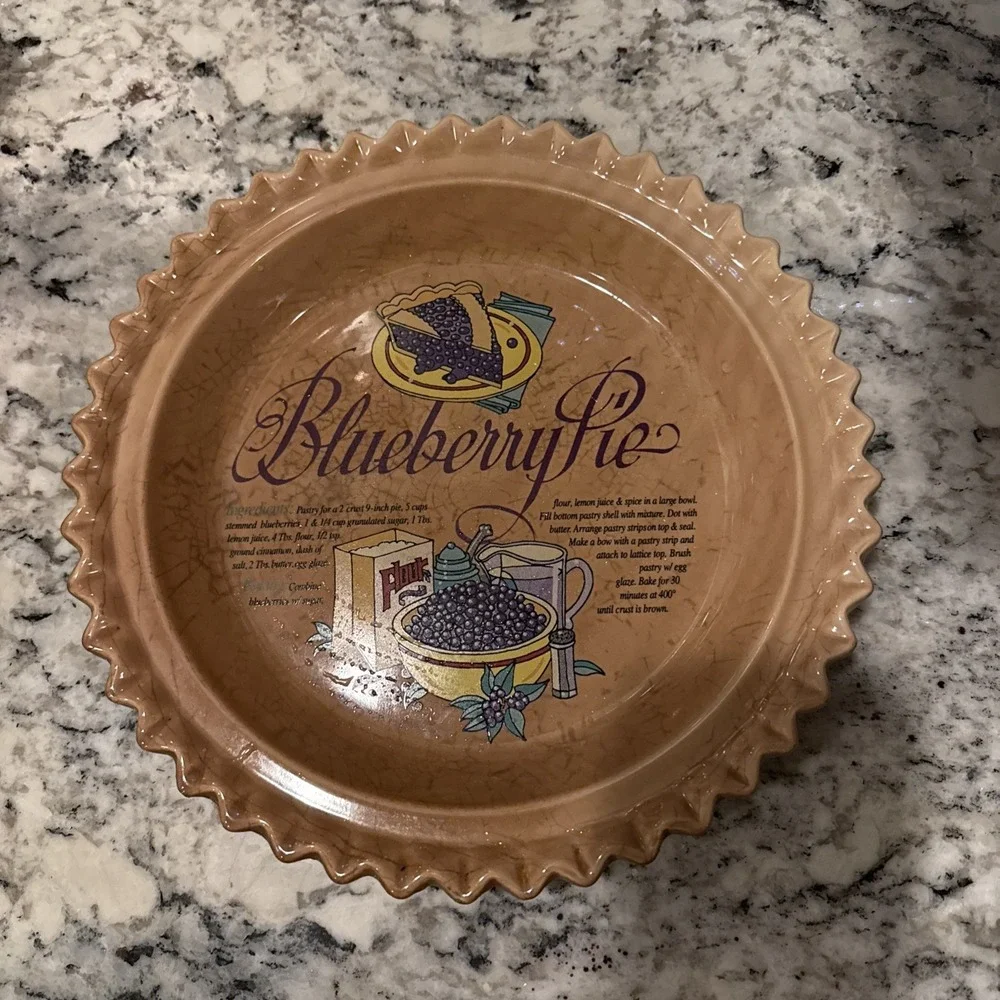 Universal Trumps Corp. Blueberry Pie Ceramic Round Collectible Pie Dish